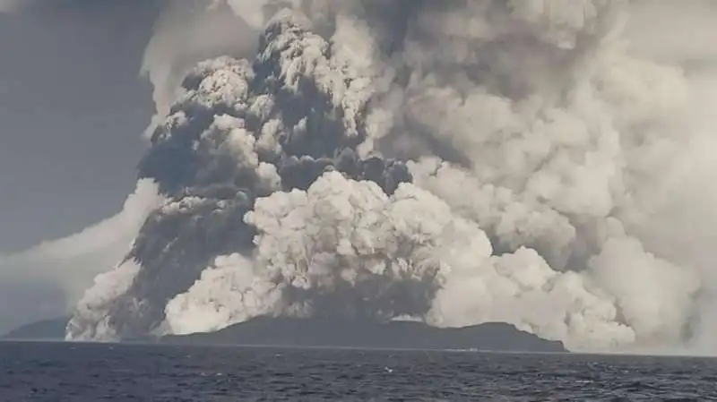 eruzione a tonga 1