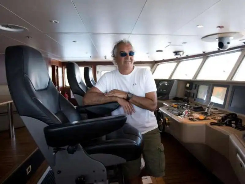 FLAVIO BRIATORE SULLO YACHT FORCE BLUE