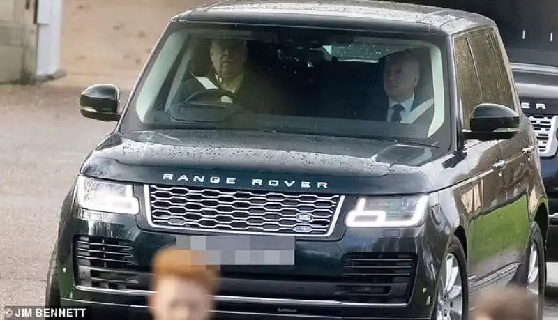 Il principe Andrea alla guida della Range Rover