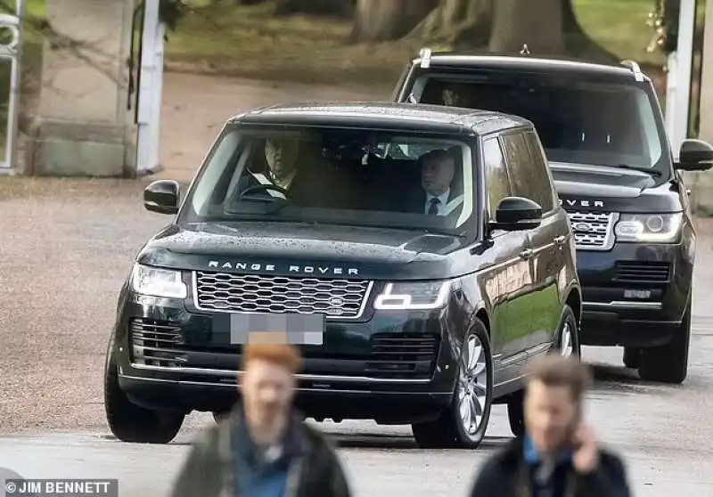 Il principe Andrea alla guida della Range Rover 4