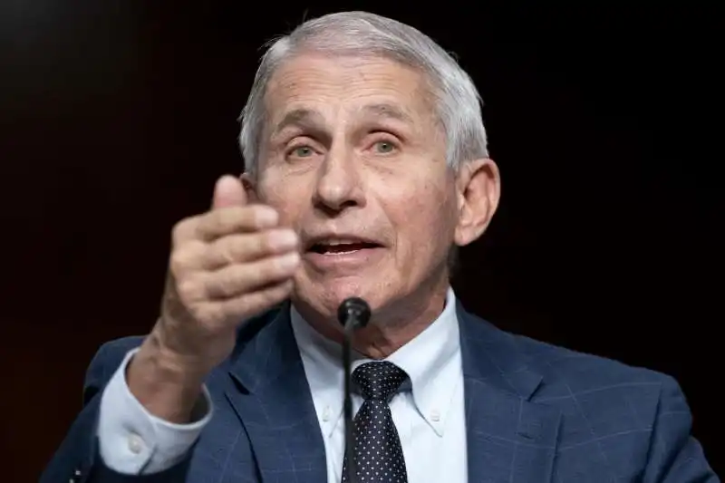 il virologo americano anthony fauci 13