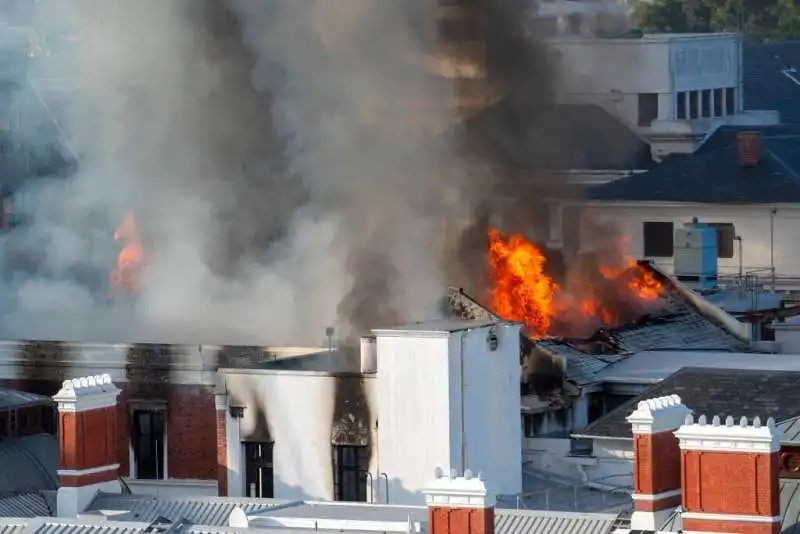 Incendio Parlamento Citta del Capo 6