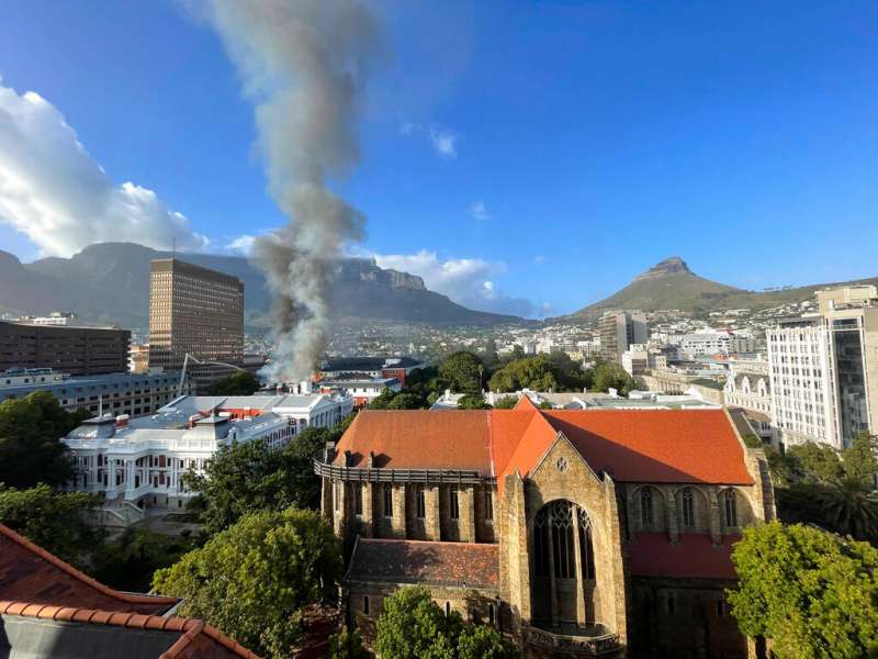 Incendio Parlamento Citta del Capo 8