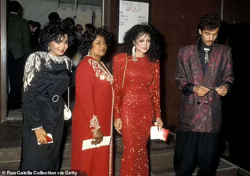 janet jackson, la madre, la sorella latoya e il rene elizondo