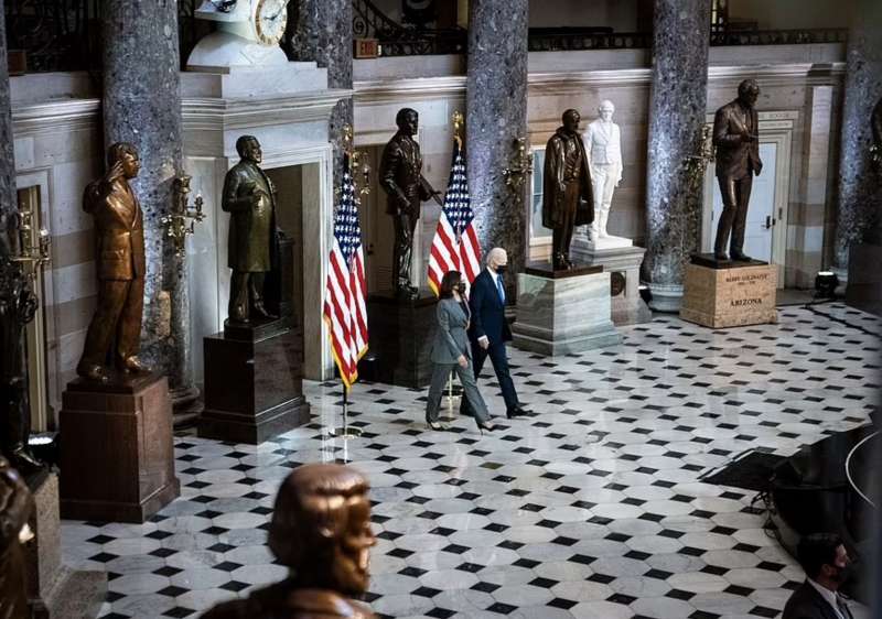 kamala harris joe biden anniversario dell'assalto a capitol hill