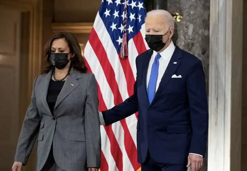 kamala harris joe biden   anniversario dell'assalto a capitol hill   