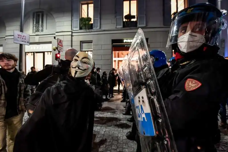 manifestazione no vax a milano   2