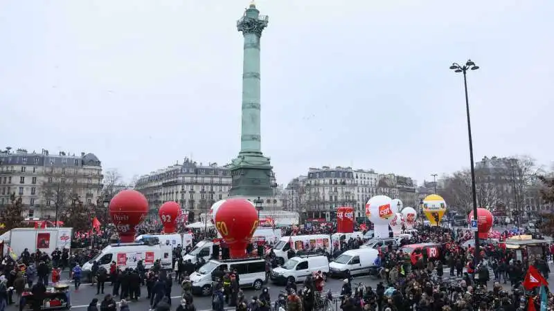 manifestazioni in francia per l'aumento degli stipendi 