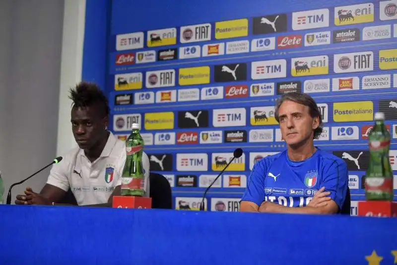 MARIO BALOTELLI CON ROBERTO MANCINI NEL 2018