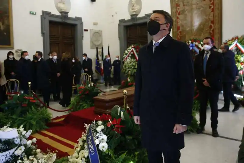 matteo renzi alla camera ardente di david sassoli 