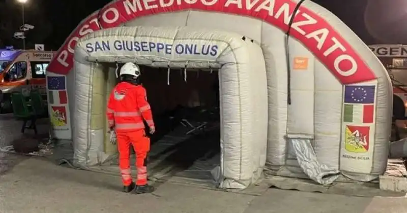 montaggio ospedale da campo a palermo 