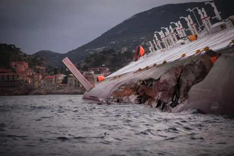 naufragio costa concordia   7