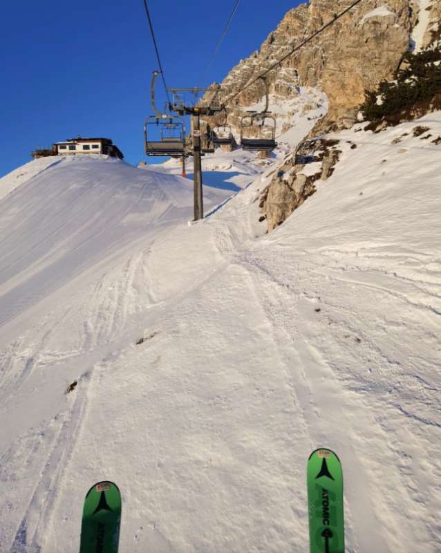 neve dagli elicotteri sulle piste di cortina 8