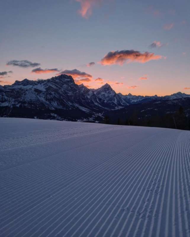 neve dagli elicotteri sulle piste di cortina 9