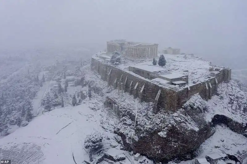 neve in grecia