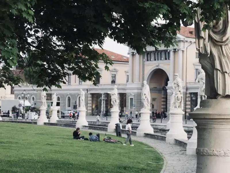 prato della valle a padova  11