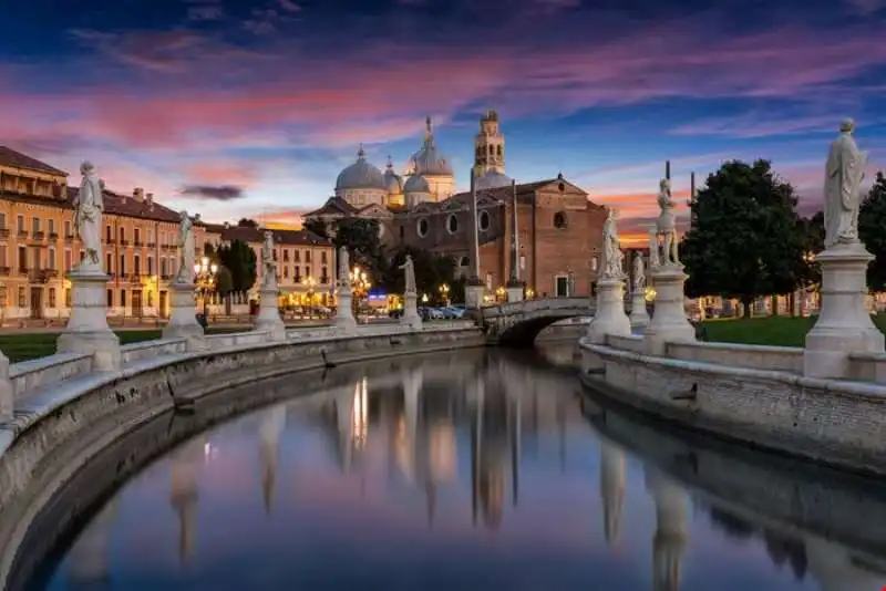 prato della valle a padova  2