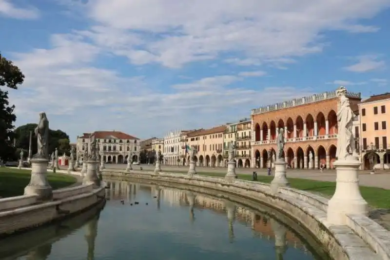 prato della valle a padova  3