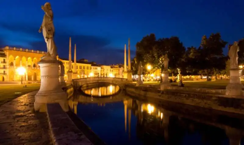 prato della valle a padova  5