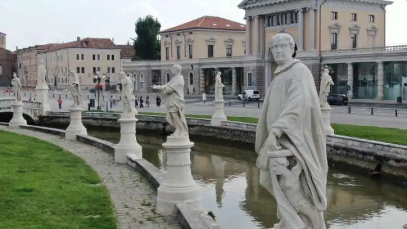 prato della valle a padova  9