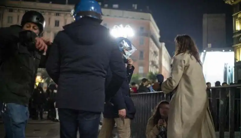 ragazze molestate a milano in piazza duomo 7