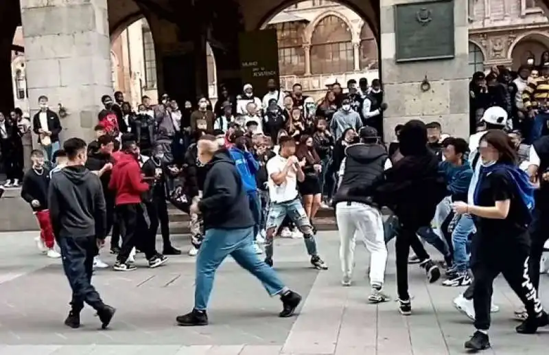 rissa piazza dei mercanti milano 