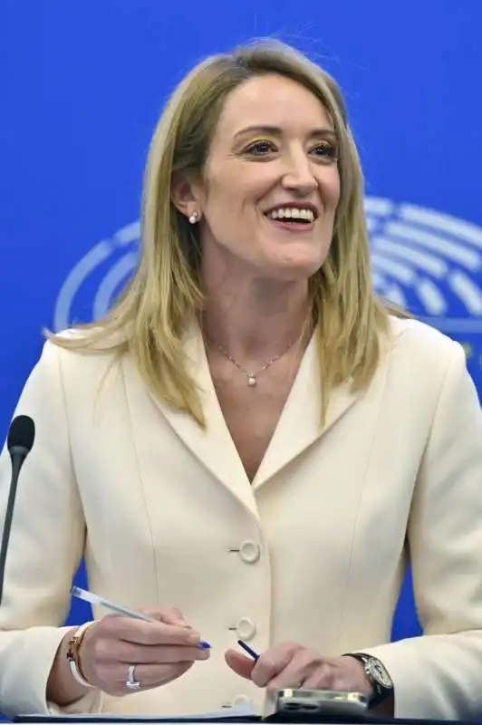 roberta metsola nuovo presidente del parlamento europeo   8