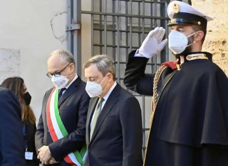 roberto gualtieri mario draghi   camera ardente david sassoli in campidoglio   11