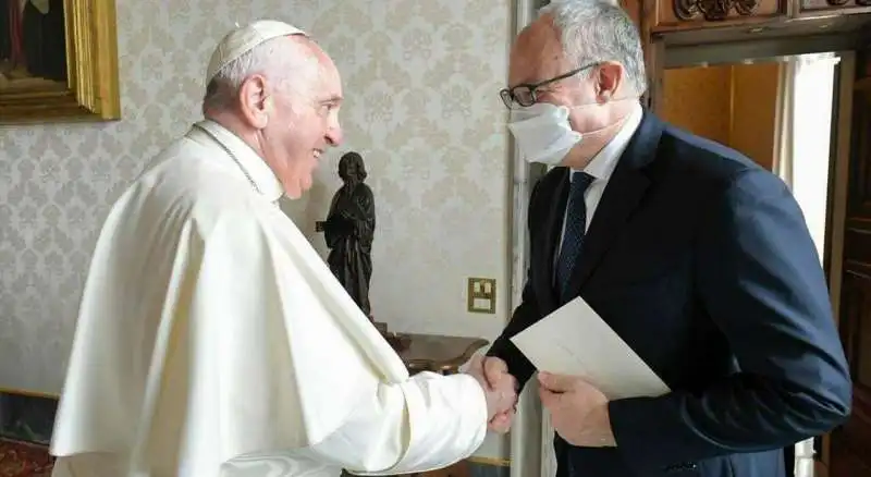 ROBERTO GUALTIERI PAPA FRANCESCO 