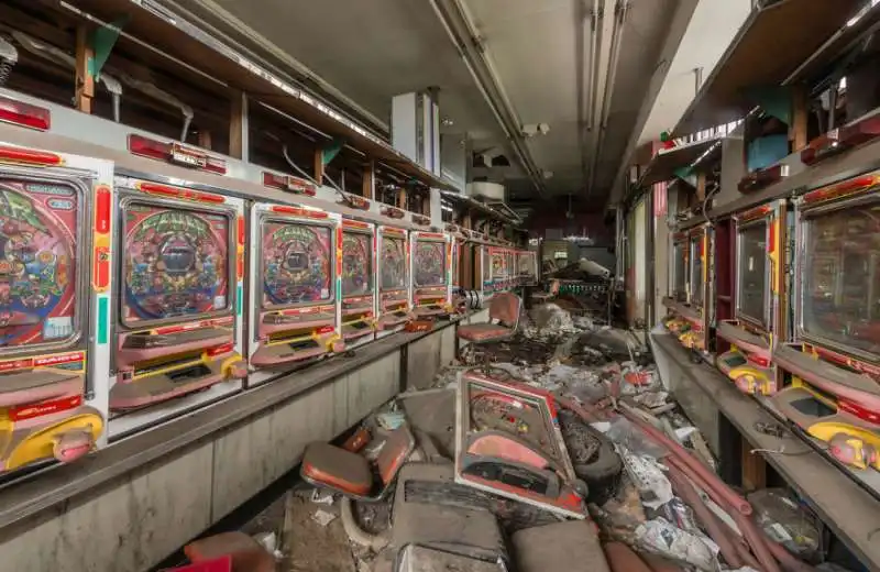 sala giochi pachinko abbandonata in giappone