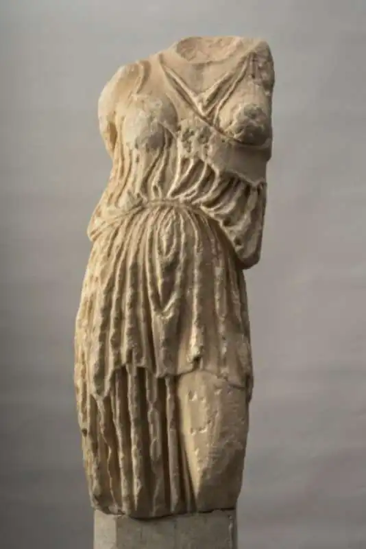 statua atena museo dell'acropoli