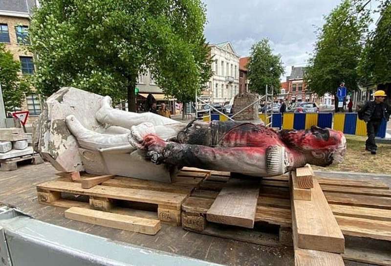 statua leopoldo belgio vandalizzata 14