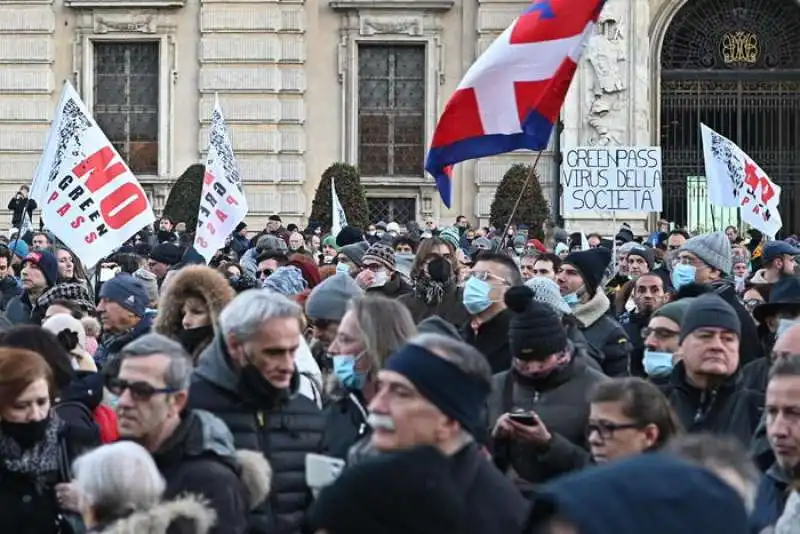 TORINO - MANIFESTANTI NO GREEN PASS BLOCCATI DALLA POLIZIA 3