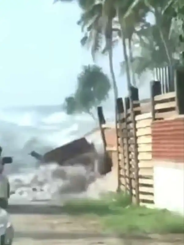 tsunami dopo l'eruzione a tonga 2