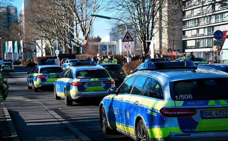 uomo apre il fuoco in un campus a heidelberg, in germania 1