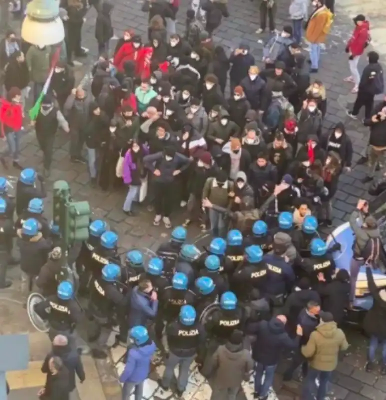 violenza contro la manifestazione degli studenti 4