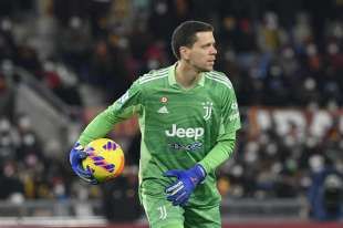 wojciech szczesny ha parato un rigore contro la roma 6