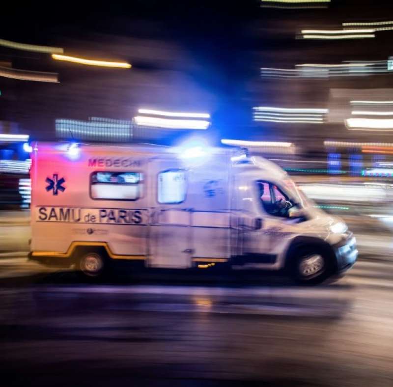 ambulanza a parigi