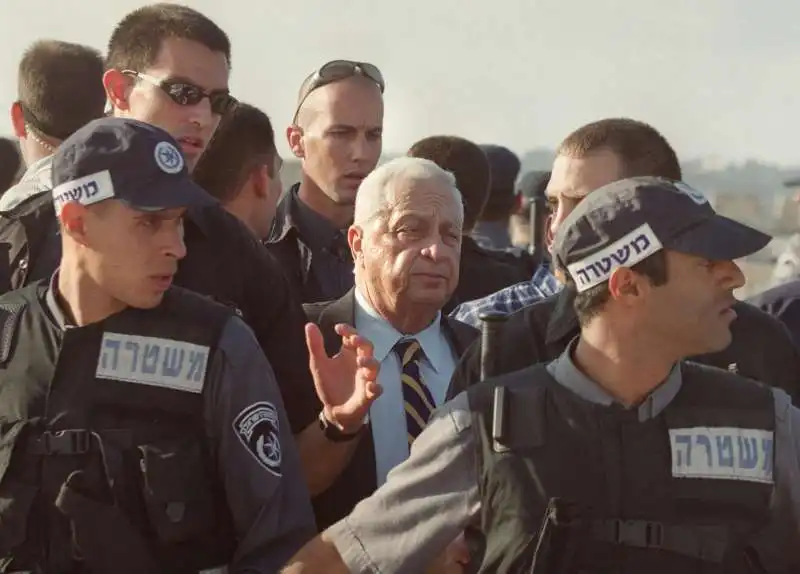 ARIEL SHARON IN VISITA ALLA SPIANATA DELLE MOSCHEE 