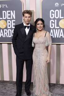 austin butler salma hayek ai golden globe 2023