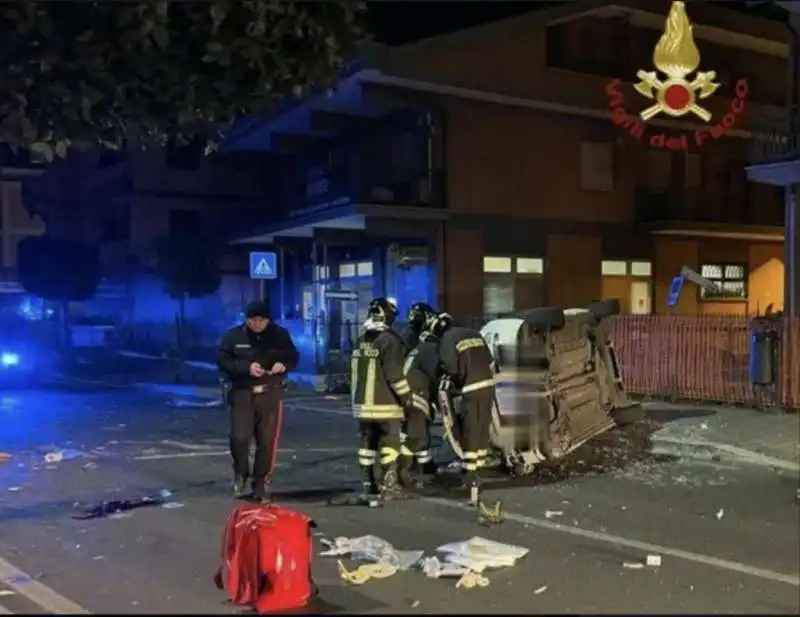 auto si ribalta in via nomentana a roma  1