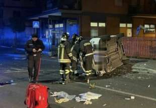 auto si ribalta in via nomentana a roma