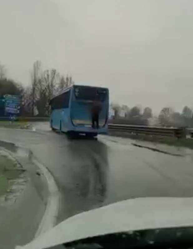 bus surfing a lodi 4