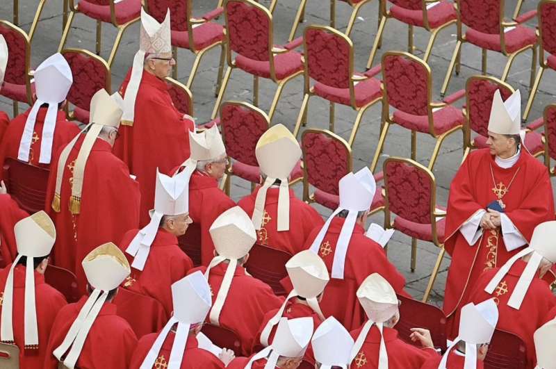 cardinali ai funerali di ratzinger