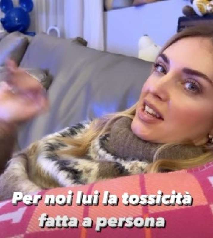 chiara ferragni commenta c e posta per te 2