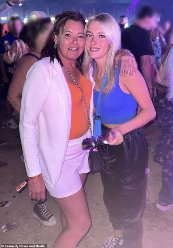 chloe thomson e sua madre kelly