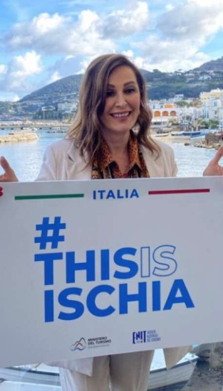 DANIELA SANTANCHE - LA CAMPAGNA PROMOZIONALE PER RIPORTARE IL TURISMO A ISCHIA