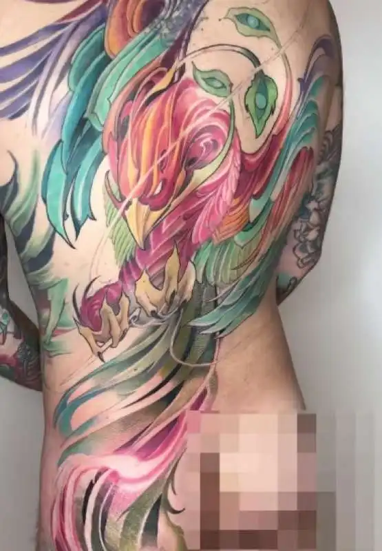 FEDEZ MOSTRA IL NUOVO TATUAGGIO 