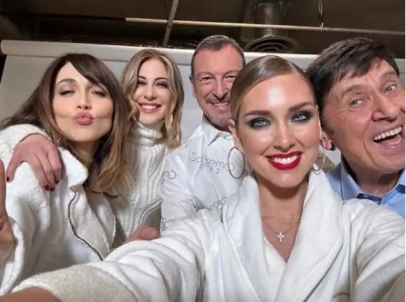 festival di sanremo 2023 selfie di gruppo