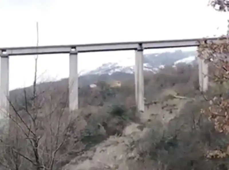 frana viadotto fondo valle sele   irpinia   3